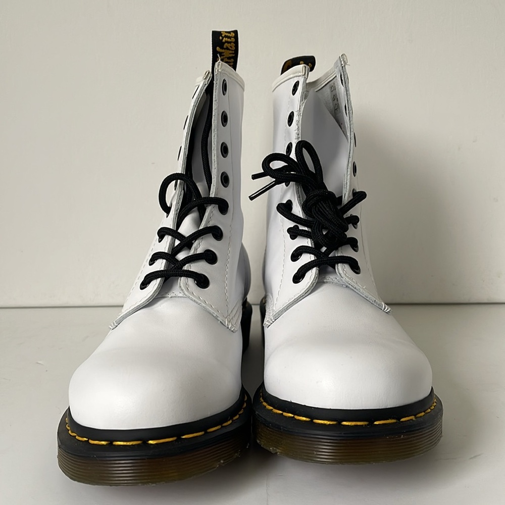 DR. MARTENS Gender Inclusive 1460 8-Eye Lace-up Boot White Smooth USL10 EU42 - Picture 3 of 8
